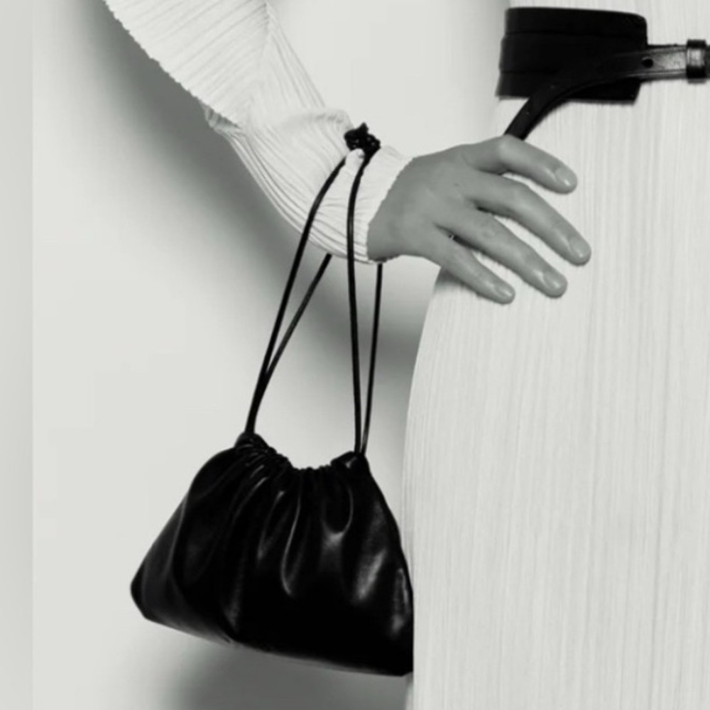 PORTO “The Mini” Italian Leather Clutch/wristlet bag– Nero (Black). Retail $220 - Picture 2 of 10